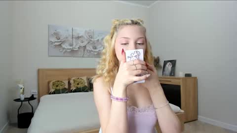 Melena online show from 11-18-25, 08:52