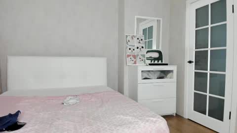 Snapshot of paradi_se chatting on 04-25-26, 01:41 Melena online show from 04-25-26, 01:41