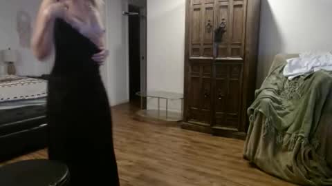 Snapshot of paradisevixen chatting on 05-30-26, 08:11 Hot couple ready to please you online show from 05-30-26, 08:11