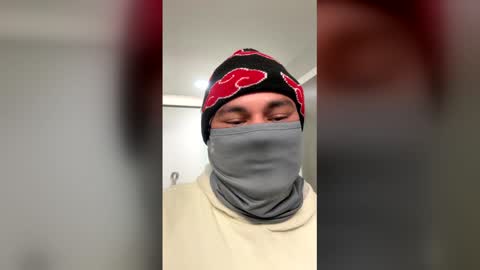 Snapshot of parejamisteriosa69 chatting on 12-17-25, 01:11 parejamisteriosa69 online show from 12-17-25, 01:11