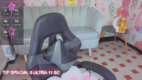 Snapshot of paris09_v chatting on 02-19-26, 03:35 PARIS online show from 02-19-26, 03:35