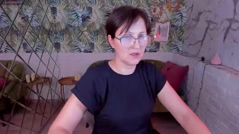 Snapshot of paris_cherry chatting on 01-07-25, 02:42 Paris online show from 01-07-25, 02:42