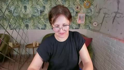 Snapshot of paris_cherry chatting on 01-19-25, 02:47 Paris online show from 01-19-25, 02:47