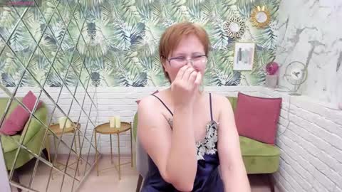 Snapshot of paris_cherry chatting on 01-27-25, 11:43 Paris online show from 01-27-25, 11:43