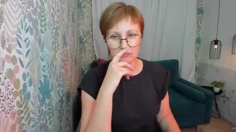 Snapshot of paris_cherry chatting on 02-20-25, 07:19 Paris online show from 02-20-25, 07:19