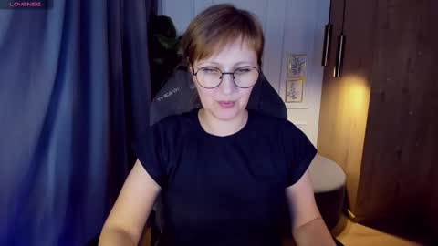 Snapshot of paris_cherry chatting on 02-22-25, 07:47 Paris online show from 02-22-25, 07:47