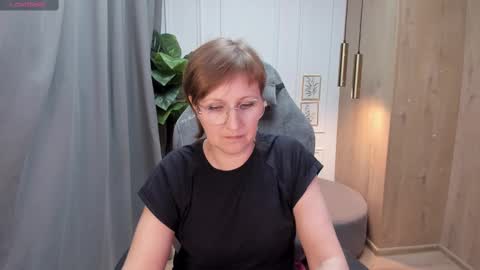 Snapshot of paris_cherry chatting on 02-23-25, 04:46 Paris online show from 02-23-25, 04:46