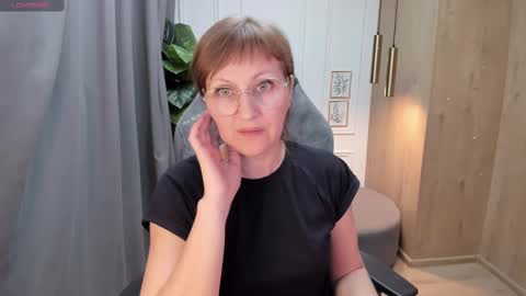 Snapshot of paris_cherry chatting on 02-23-25, 07:49 Paris online show from 02-23-25, 07:49