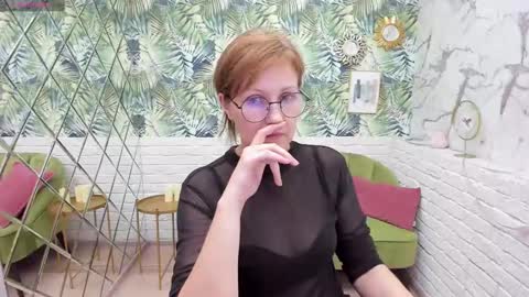 Snapshot of paris_cherry chatting on 03-10-25, 03:01 Paris online show from 03-10-25, 03:01