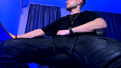 Paris online show from 01-17-25, 10:23