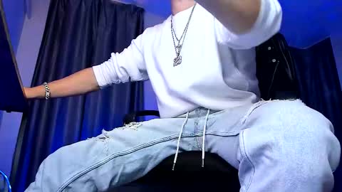 Paris online show from 11-08-25, 09:24