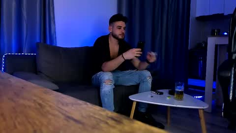 Paris online show from 11-30-25, 11:53