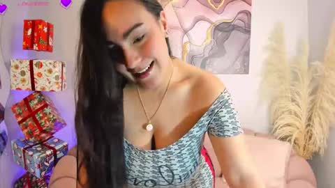 Snapshot of parisangel_ chatting on 12-16-25, 12:26 Paris online show from 12-16-25, 12:26