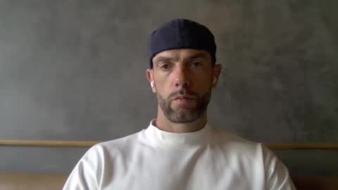 Snapshot of parisien75015 chatting on 01-15-26, 09:47 Porn Actor 21cm Hetero online show from 01-15-26, 09:47