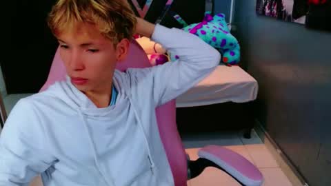 park_jimin1 online show from 09-20-25, 12:06