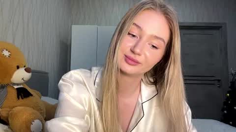 Milana online show from 07-07-26, 01:04