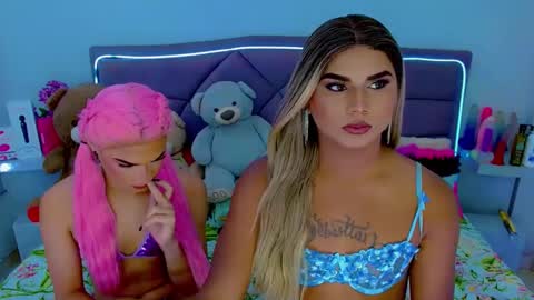 Snapshot of party_duo_trans chatting on 10-09-25, 06:00 sara y cata online show from 10-09-25, 06:00