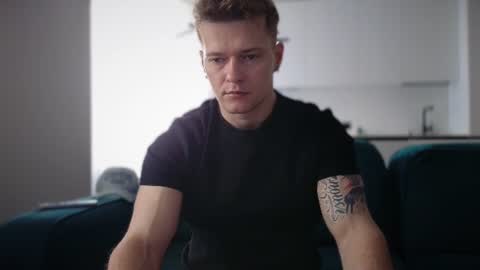 Snapshot of pashka_x chatting on 07-14-26, 10:32 Pashka online show from 07-14-26, 10:32