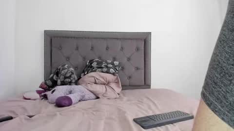 Snapshot of pasionaleshot69 chatting on 12-15-25, 11:47 Violetafantasy online show from 12-15-25, 11:47