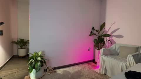 Snapshot of passionlover_ chatting on 06-13-26, 09:18 online show from 06-13-26, 09:18
