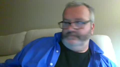 passporttraveler1 online show from 10-17-25, 12:47