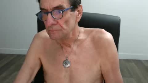 Snapshot of pastelito76 chatting on 10-09-25, 01:31 Bob online show from 10-09-25, 01:31