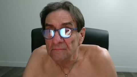 Snapshot of pastelito76 chatting on 10-17-25, 02:15 Bob online show from 10-17-25, 02:15