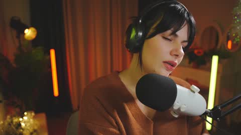 Snapshot of patricia_bennett chatting on 12-15-24, 06:15 Patricia online show from 12-15-24, 06:15