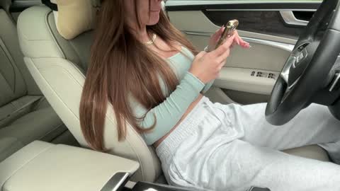 Snapshot of patry333 chatting on 10-16-25, 08:37 Andreea online show from 10-16-25, 08:37