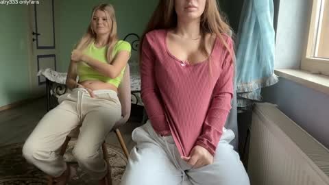 Snapshot of patry333 chatting on 12-02-25, 06:52 Andreea online show from 12-02-25, 06:52