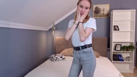Snapshot of patsy_lewis chatting on 09-10-25, 08:14 Alice online show from 09-10-25, 08:14
