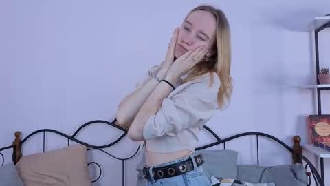 Snapshot of patsy_lewis chatting on 09-17-25, 08:05 Alice online show from 09-17-25, 08:05
