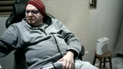 Snapshot of pattrom chatting on 05-12-26, 12:52 Patrom online show from 05-12-26, 12:52