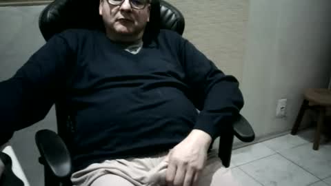 Snapshot of pattrom chatting on 05-17-26, 11:12 Patrom online show from 05-17-26, 11:12