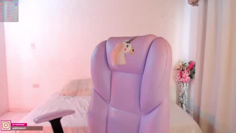 Sofa online show from 01-18-25, 03:38