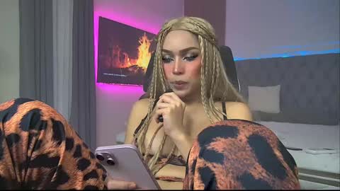 Snapshot of pau_kink95 chatting on 02-12-25, 12:33 Paula online show from 02-12-25, 12:33