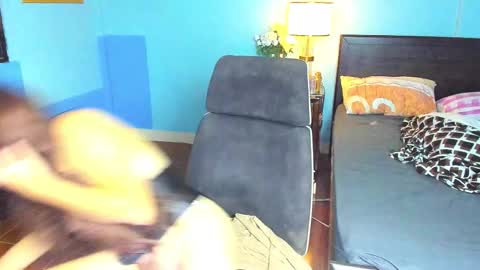 Snapshot of pau_kink95 chatting on 11-17-25, 08:25 Paula online show from 11-17-25, 08:25