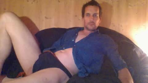 Snapshot of paueriwan chatting on 11-18-25, 10:03 paueriwan online show from 11-18-25, 10:03