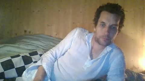 Snapshot of paueriwan chatting on 12-16-25, 12:04 paueriwan online show from 12-16-25, 12:04