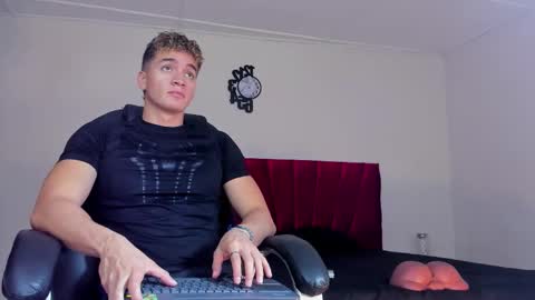 Snapshot of paul_george212 chatting on 09-23-25, 02:09 Paull George online show from 09-23-25, 02:09