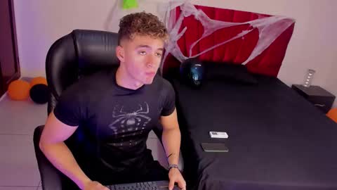 Snapshot of paul_george212 chatting on 10-21-25, 03:35 Paull George online show from 10-21-25, 03:35