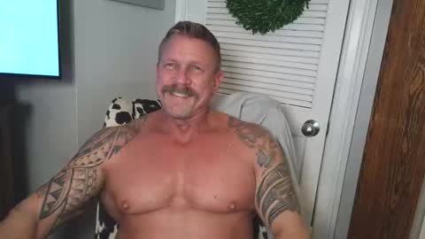 Snapshot of paul_longcut chatting on 03-26-26, 01:44 Paul Roland online show from 03-26-26, 01:44