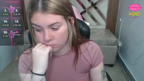 Snapshot of paula_b_ chatting on 05-01-26, 12:43 Paula online show from 05-01-26, 12:43