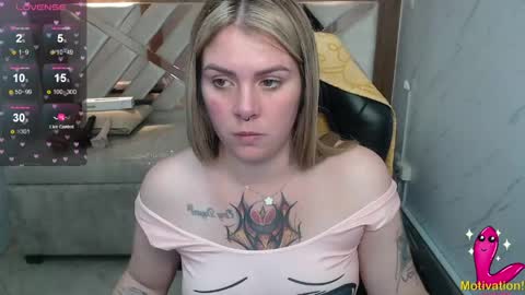 Snapshot of paula_b_ chatting on 05-23-26, 01:04 Paula online show from 05-23-26, 01:04