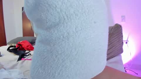 Paula perez - online show from 12-20-24, 04:20