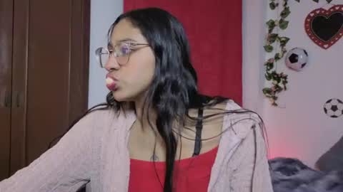 Paula  online show from 06-17-26, 05:54