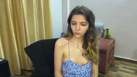 Snapshot of paulettegoddard chatting on 02-08-25, 03:10 Isla Chase online show from 02-08-25, 03:10
