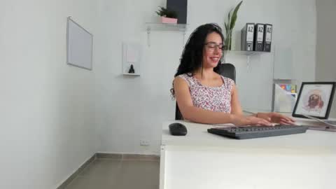 Snapshot of paulina_dossantos chatting on 01-16-26, 06:34 paulina online show from 01-16-26, 06:34