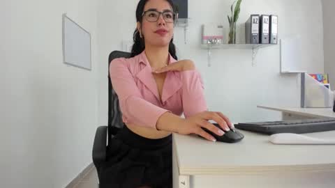 Snapshot of paulina_dossantos chatting on 01-18-26, 06:34 paulina online show from 01-18-26, 06:34