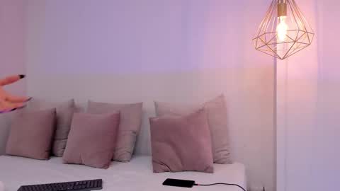 Snapshot of paulina_zuarez chatting on 12-17-25, 10:05 Paulina online show from 12-17-25, 10:05